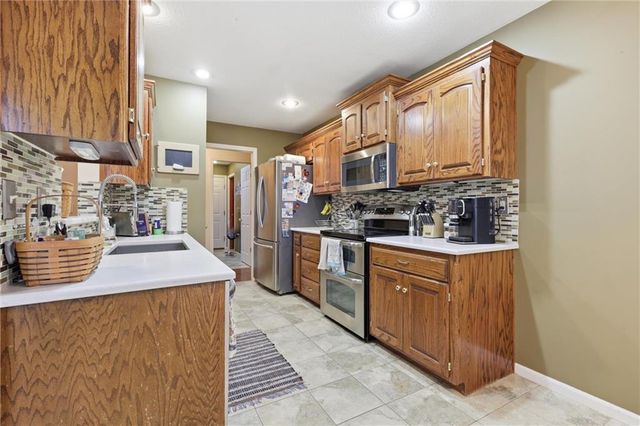 907 Hemlock Street, Paola, KS 66071
