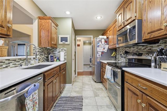 907 Hemlock Street, Paola, KS 66071