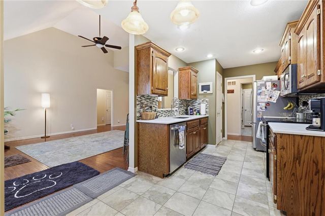 907 Hemlock Street, Paola, KS 66071