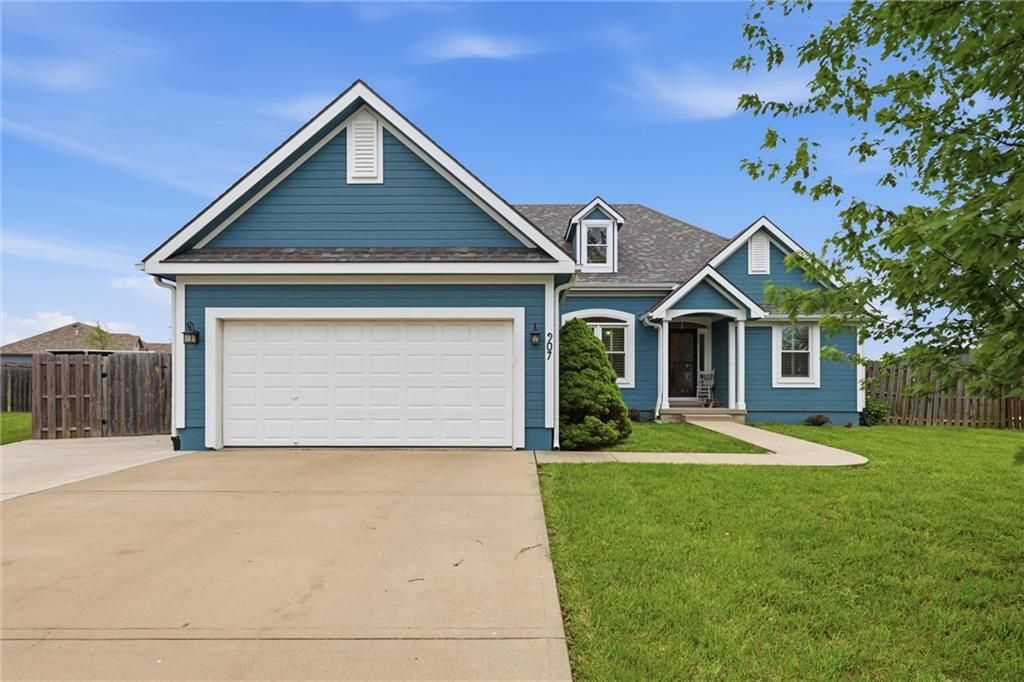 907 Hemlock Street, Paola, KS 66071
