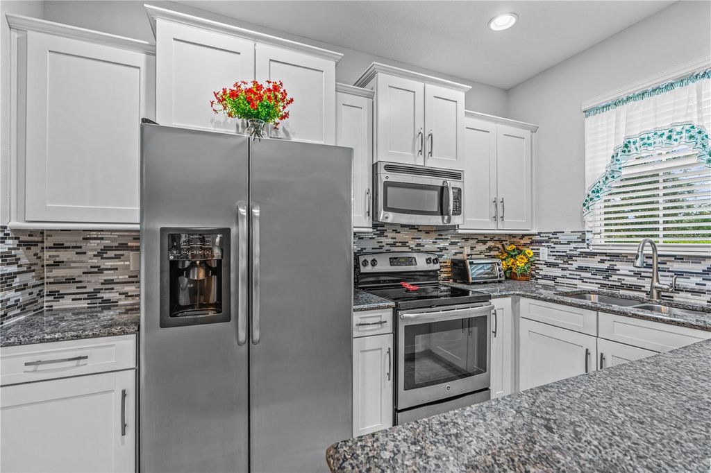 Image 15 of property listing at 104 MISTY GLEN LANE, Daytona Beach, FL 32124