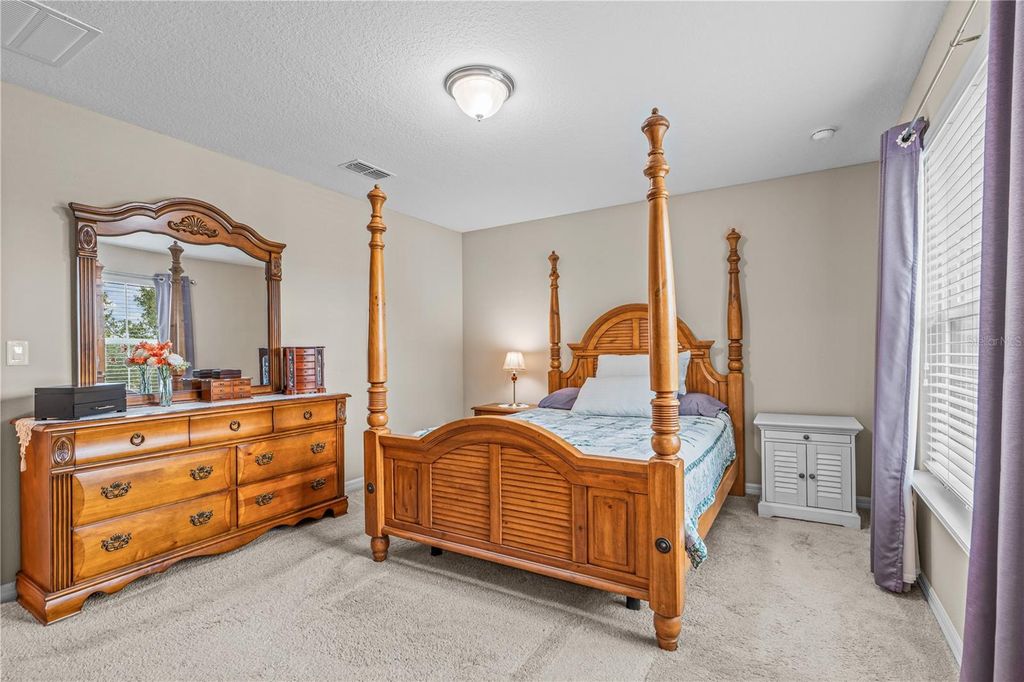 Image 16 of property listing at 104 MISTY GLEN LANE, Daytona Beach, FL 32124