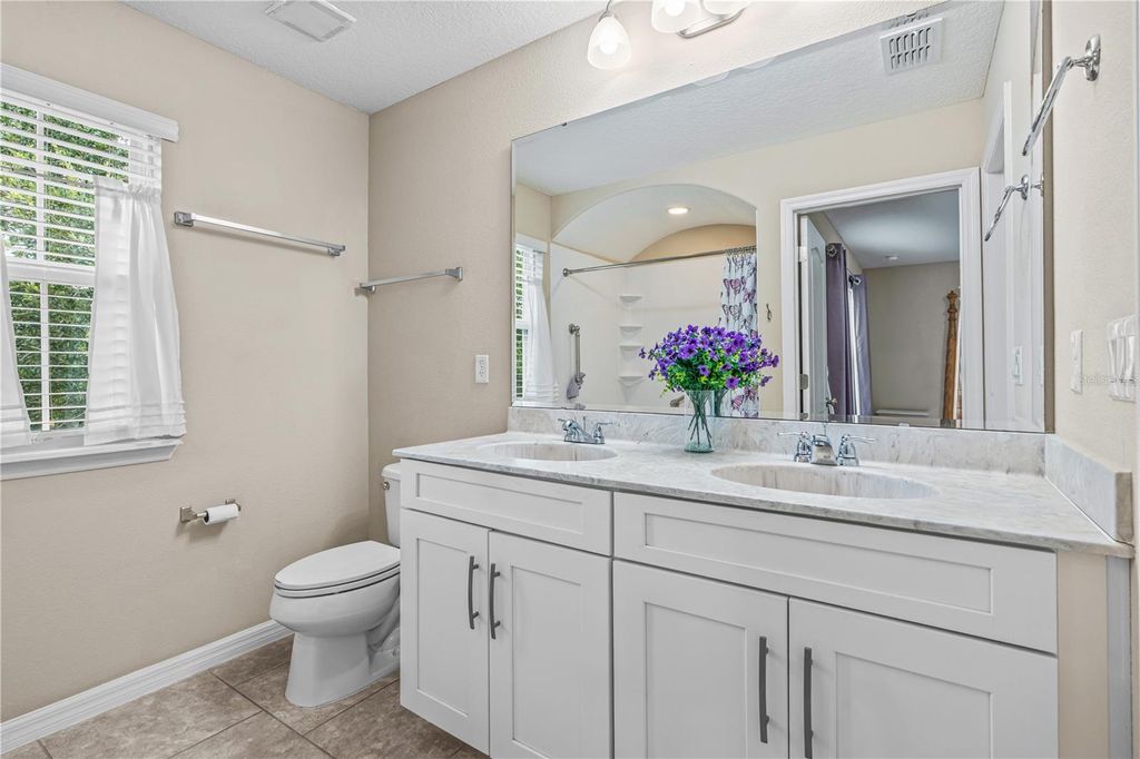 Image 8 of property listing at 104 MISTY GLEN LANE, Daytona Beach, FL 32124