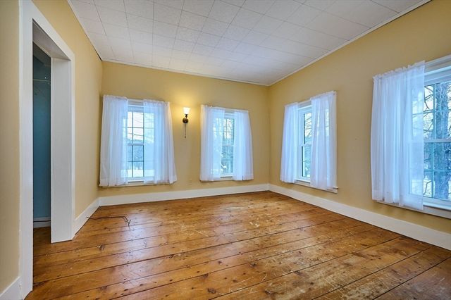 40 Suburban Drive, Ashfield, MA 01330