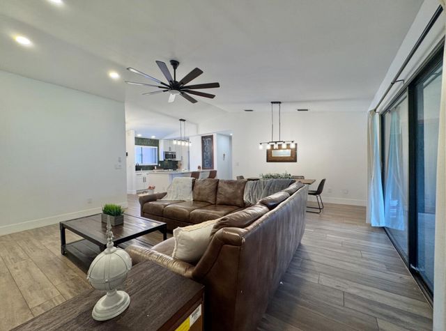 31 Walcott Drive, Boynton Beach, FL 33426