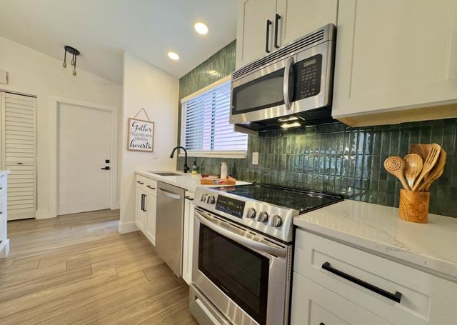 31 Walcott Drive, Boynton Beach, FL 33426