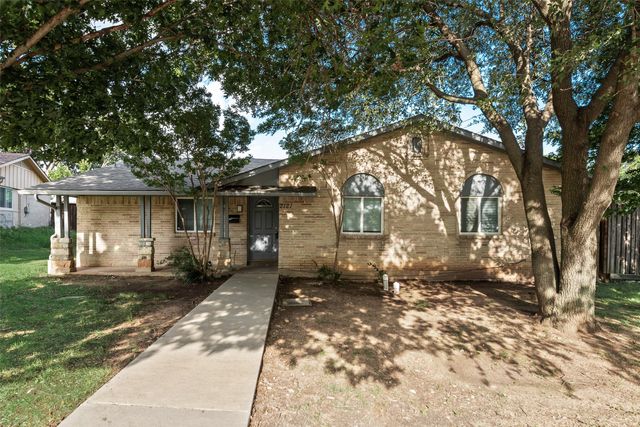 2121 Austin Drive, Carrollton, TX 75006