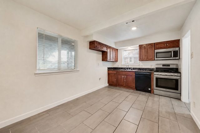 2121 Austin Drive, Carrollton, TX 75006
