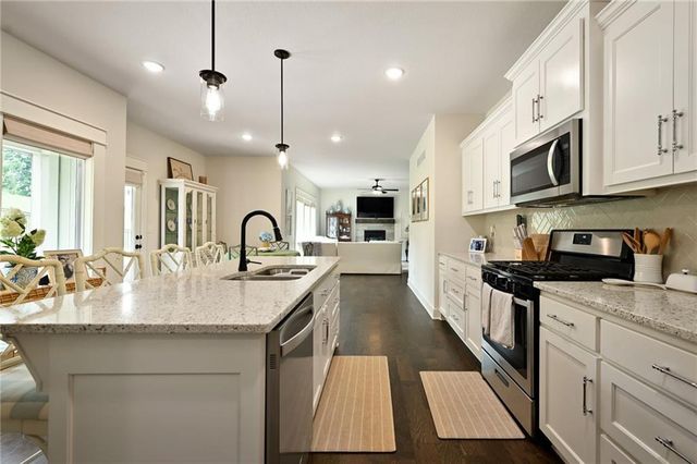 6987 Glenn Lane, Parkville, MO 64152