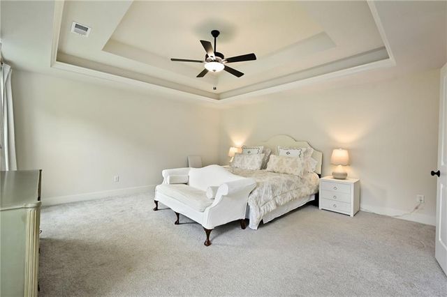 6987 Glenn Lane, Parkville, MO 64152