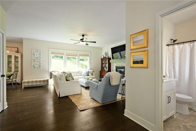 6987 Glenn Lane, Parkville, MO 64152