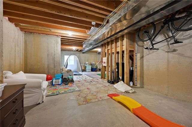 6987 Glenn Lane, Parkville, MO 64152