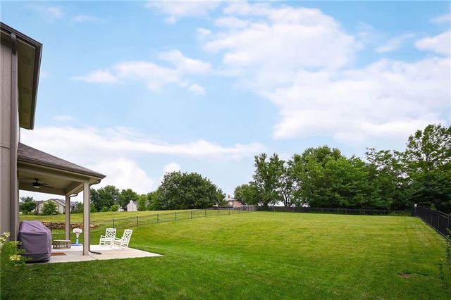 6987 Glenn Lane, Parkville, MO 64152