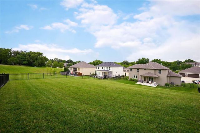 6987 Glenn Lane, Parkville, MO 64152
