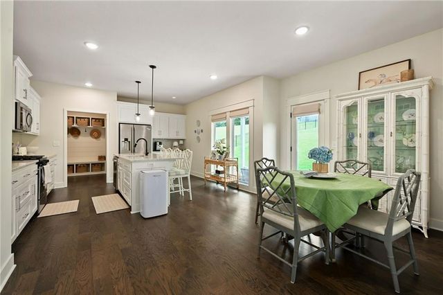 6987 Glenn Lane, Parkville, MO 64152