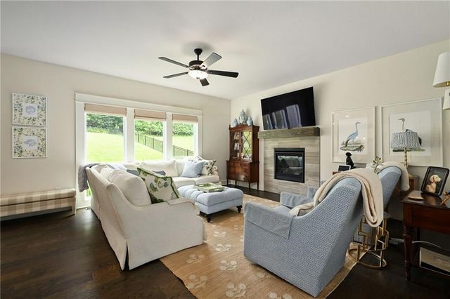 6987 Glenn Lane, Parkville, MO 64152