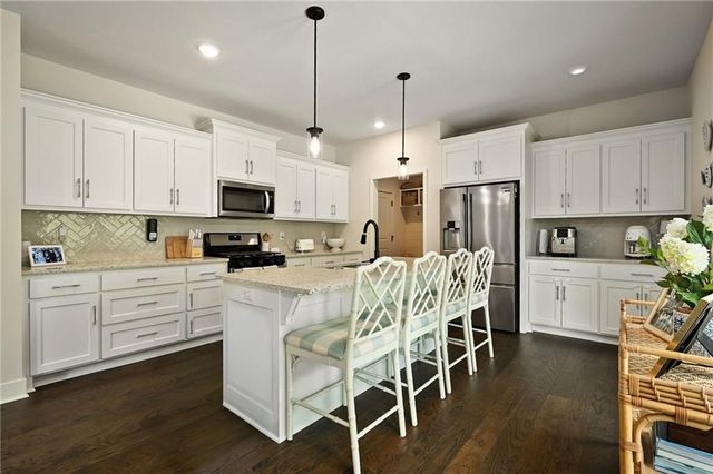 6987 Glenn Lane, Parkville, MO 64152