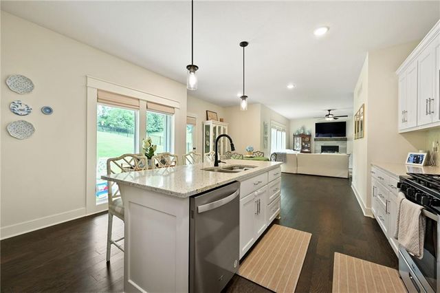 6987 Glenn Lane, Parkville, MO 64152