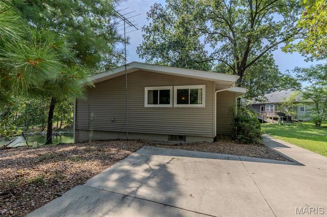 12820 Winnebago Drive, Shipman, IL 62685