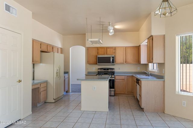 461 E Covered Wagon Drive, Tucson, AZ 85704