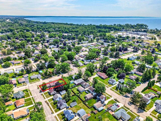 808 GROVE STREET, Menasha, WI 54952