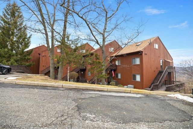 1 Baltusrol Ct. Unit 2 2, Vernon Twp., NJ 07462