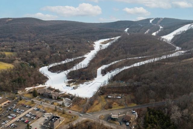 1 Baltusrol Ct. Unit 2 2, Vernon Twp., NJ 07462