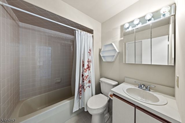 1 Baltusrol Ct. Unit 2 2, Vernon Twp., NJ 07462