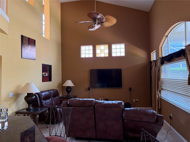 18826 AVENUE BIARRITZ, Lutz, FL 33558