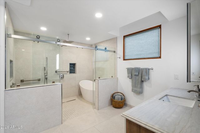 7306 N BROOKVIEW Way, Paradise Valley, AZ 85253