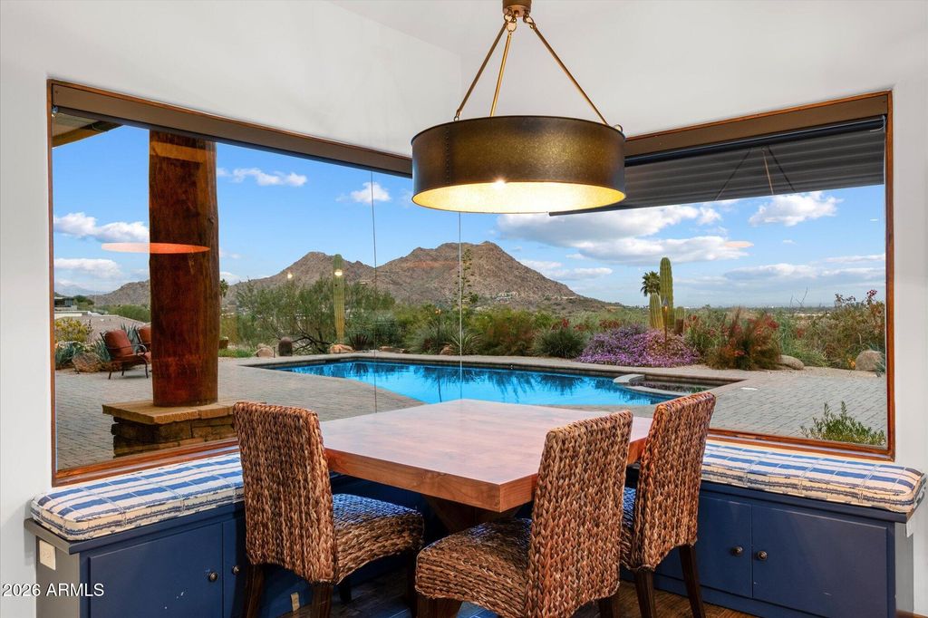 Image 16 of property listing at 7306 N BROOKVIEW Way, Paradise Valley, AZ 85253