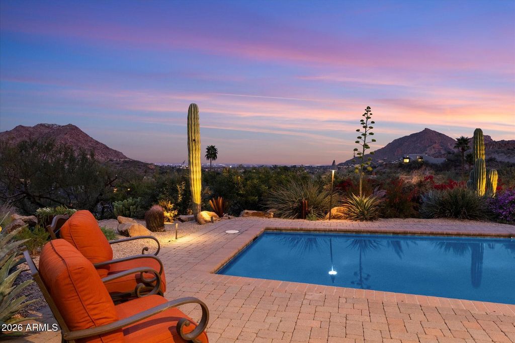 Image 2 of property listing at 7306 N BROOKVIEW Way, Paradise Valley, AZ 85253