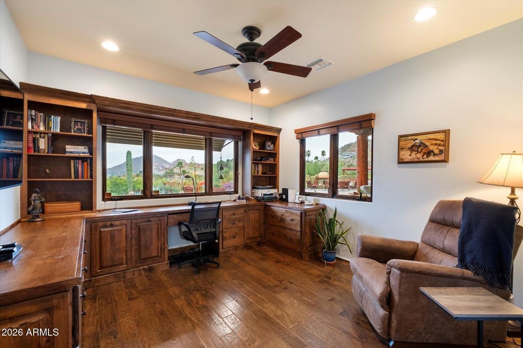 Image 23 of property listing at 7306 N BROOKVIEW Way, Paradise Valley, AZ 85253