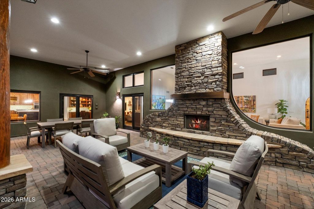 Image 29 of property listing at 7306 N BROOKVIEW Way, Paradise Valley, AZ 85253