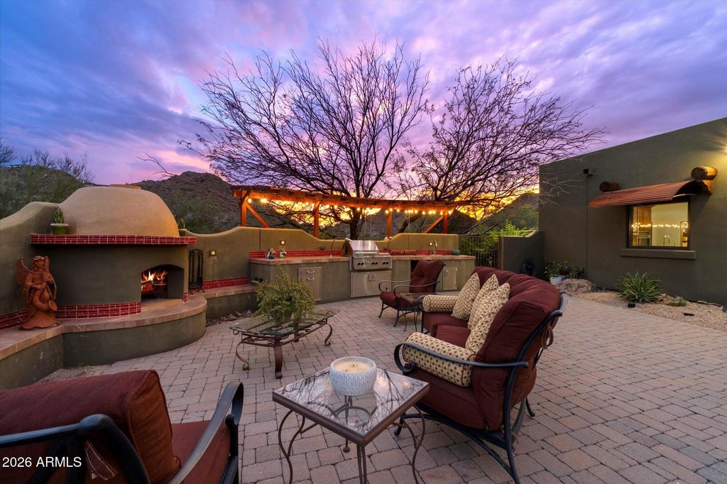 Image 32 of property listing at 7306 N BROOKVIEW Way, Paradise Valley, AZ 85253