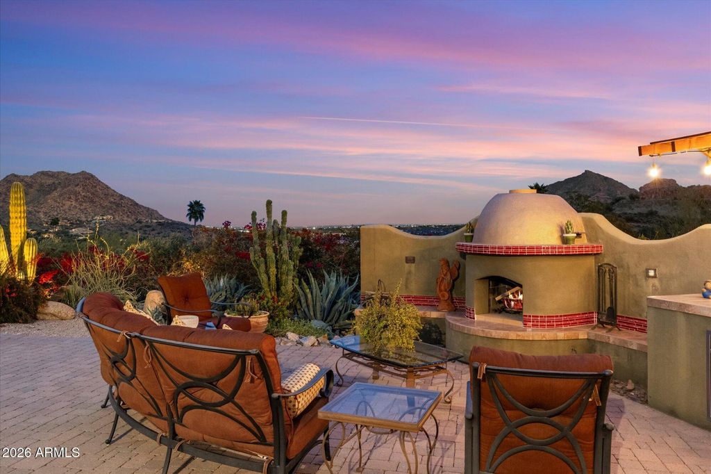 Image 33 of property listing at 7306 N BROOKVIEW Way, Paradise Valley, AZ 85253