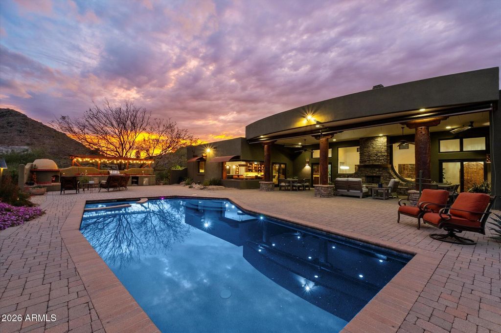 Image 34 of property listing at 7306 N BROOKVIEW Way, Paradise Valley, AZ 85253