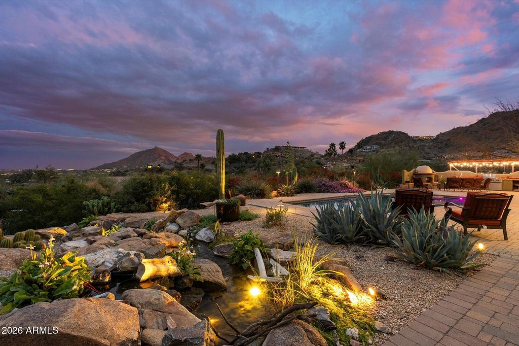Image 4 of property listing at 7306 N BROOKVIEW Way, Paradise Valley, AZ 85253