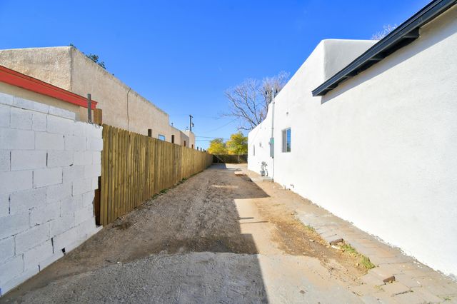 1607 Walter Street SE, Albuquerque, NM 87102