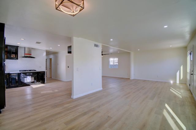 1607 Walter Street SE, Albuquerque, NM 87102