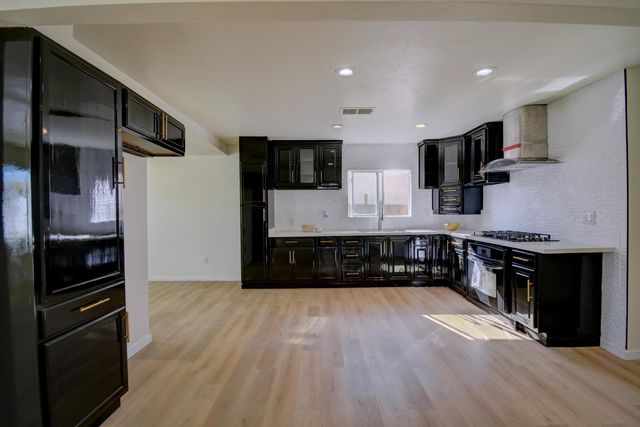 1607 Walter Street SE, Albuquerque, NM 87102