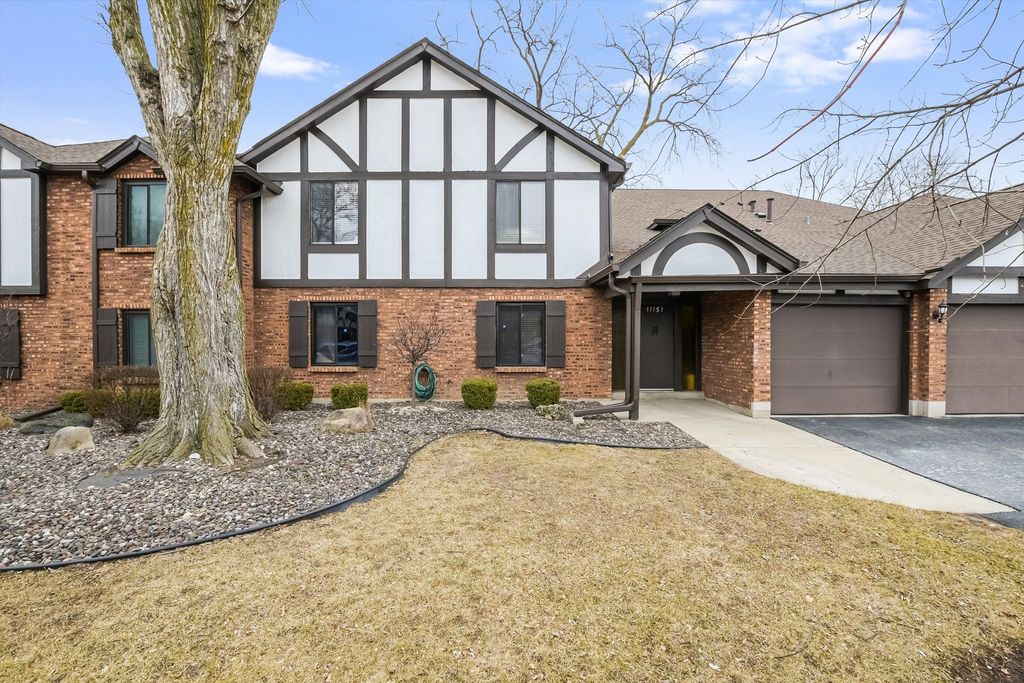 11151 Cottonwood Drive 19C, Palos Hills, IL 60465