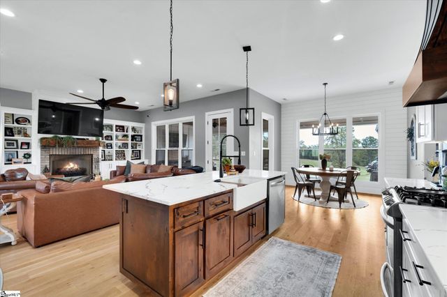 2015 Walhalla Highway, Pickens, SC 29671