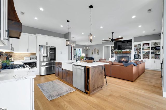 2015 Walhalla Highway, Pickens, SC 29671