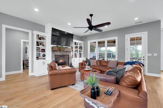 2015 Walhalla Highway, Pickens, SC 29671