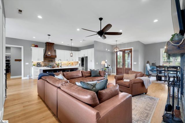 2015 Walhalla Highway, Pickens, SC 29671