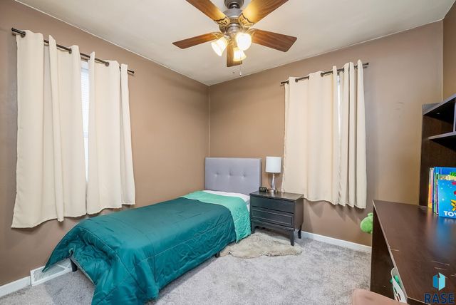 3112 E 19th St Street, Sioux Falls, SD 57103