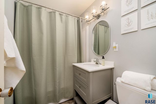 3112 E 19th St Street, Sioux Falls, SD 57103