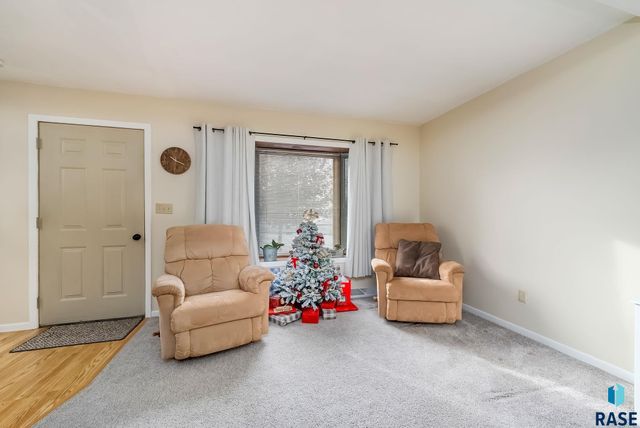 3112 E 19th St Street, Sioux Falls, SD 57103