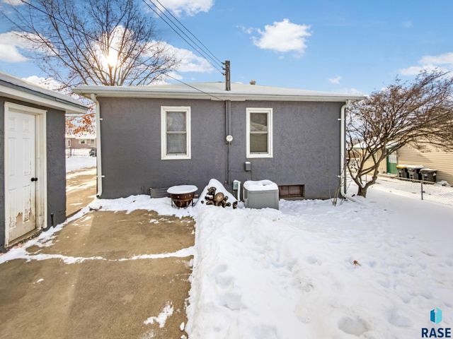 3112 E 19th St Street, Sioux Falls, SD 57103